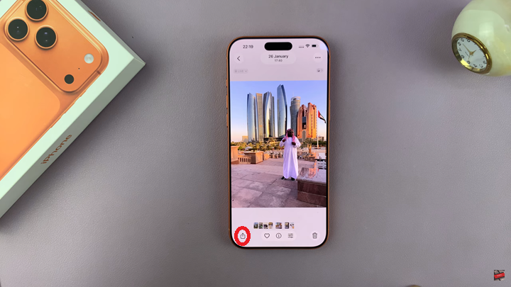How To Use Live Photo As Animated Wallpaper On iPhone 17 / 17 Pro
