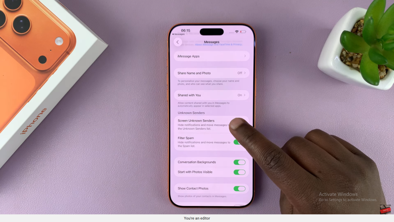 Enable 'Screen Unknown Senders' In Messages App On iPhone 17 / 17 Pro