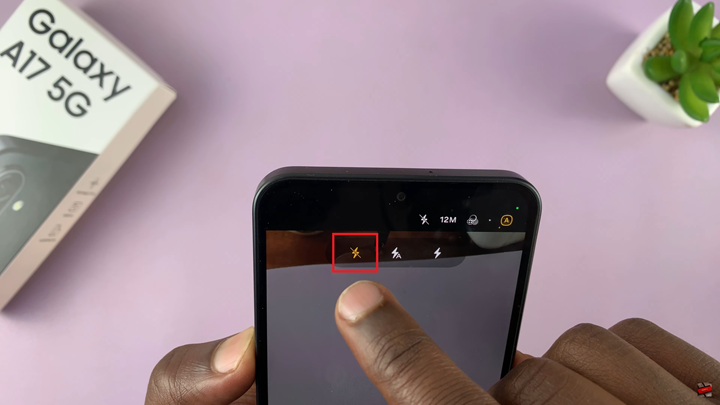 Camera Flash On Samsung Galaxy A17
