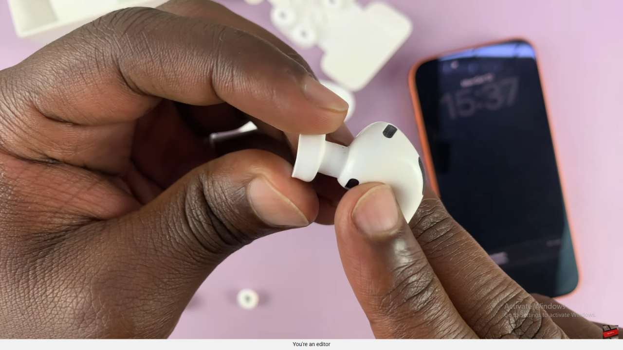 Remove & Change Ear Tips Safely On Airpods Pro 3