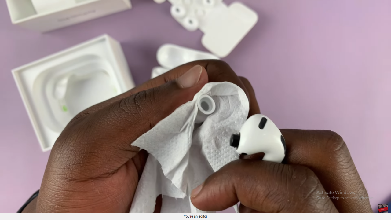 Remove & Change Ear Tips Safely On Airpods Pro 3
