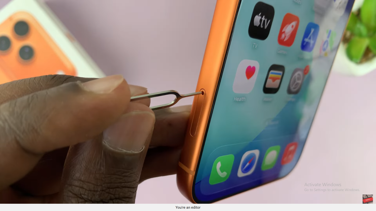 Remove SIM Card From iPhone 17 / 17 Pro