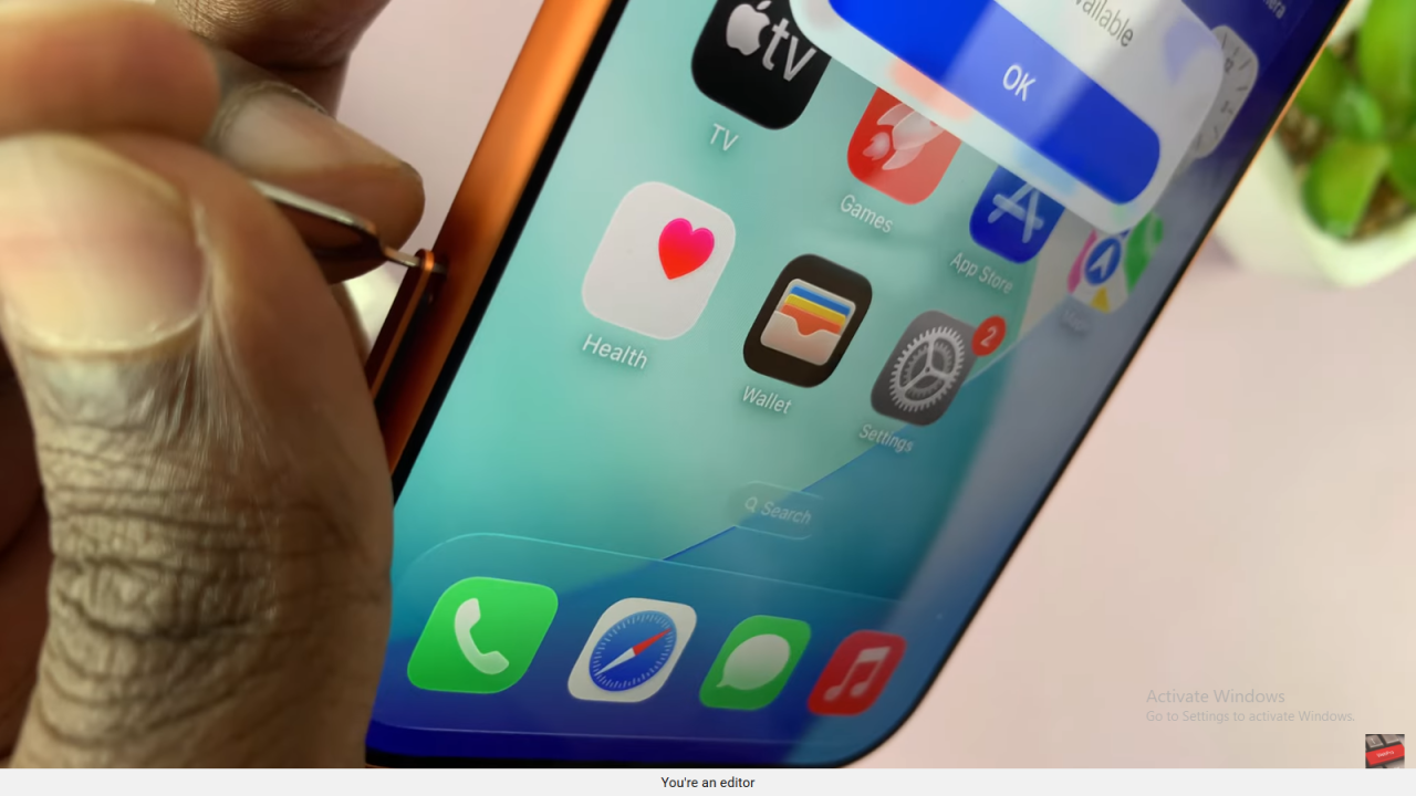 Remove SIM Card From iPhone 17 / 17 Pro