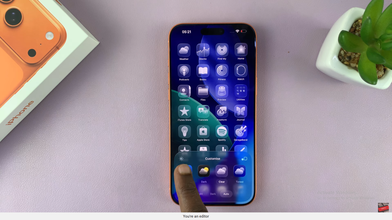 Revert Icons To Their Original Colors In iPhone 17 Pro