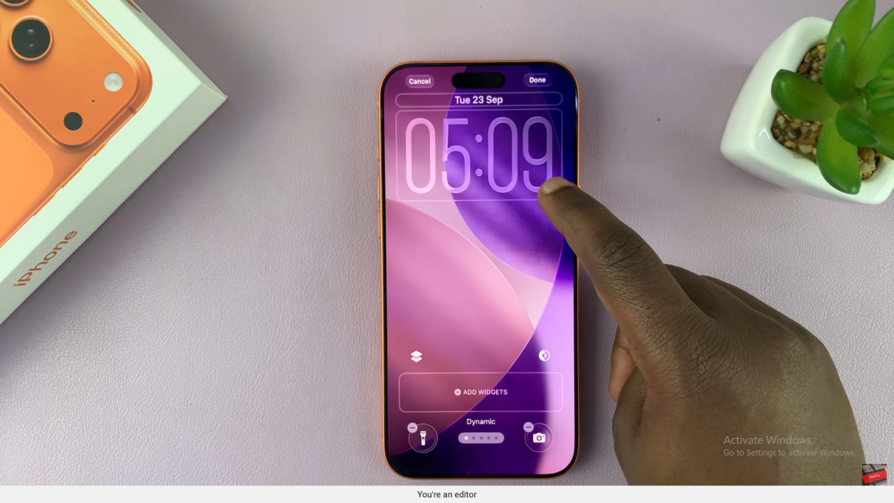 Adjust Lock Screen Clock Size On iPhone 17 / 17 Pro