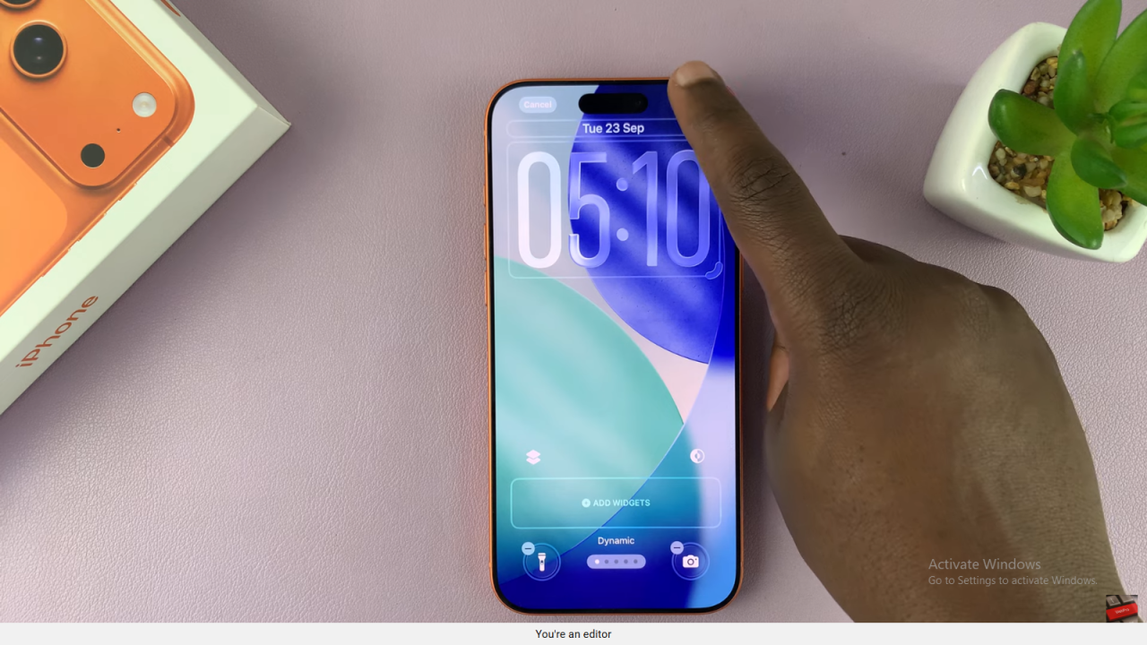 Adjust Lock Screen Clock Size On iPhone 17 / 17 Pro