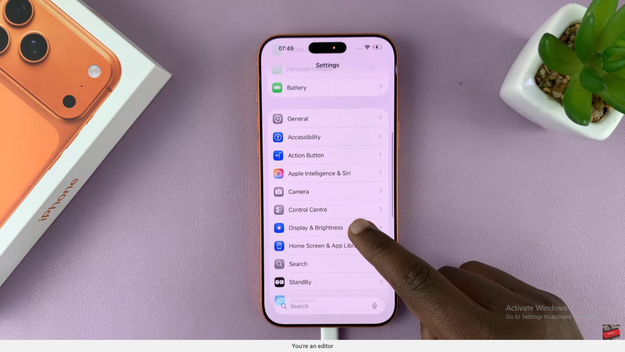Adjust Icons Size On iPhone 17 / 17 Pro