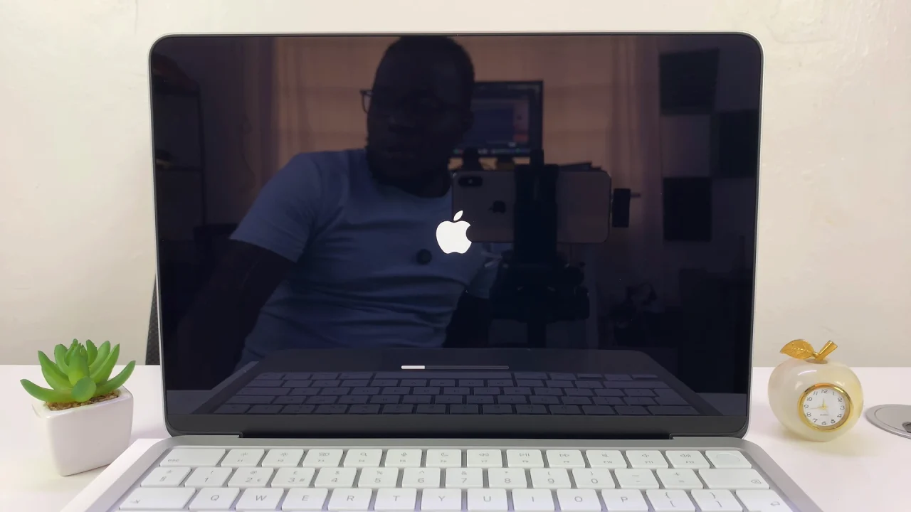 Restart MacBook Neo